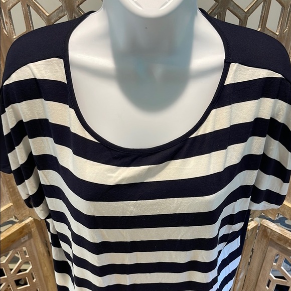 Chico's size 0 (fits like a Medium) Striped Navy Blue and White Women's Top - Picture 2 of 10